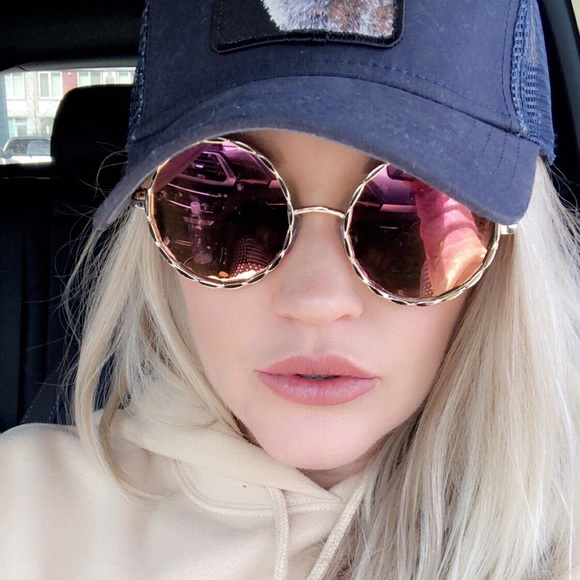 Meet your Posher, Elizabeth - Picture 2 of 4